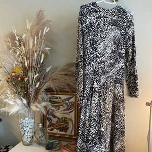 New look black and white fit and flare dress going to goodwill on Jan 28th